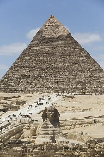 Sphinx in foreground and Pyramid of Chephren, The Giza Pyramids, UNESCO World Heritage Site