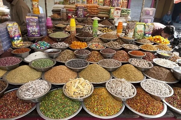 Spice and sweet stall in the market, Ahmedabad, Gujarat, India, Asia