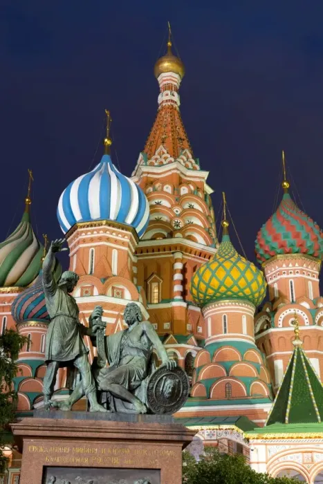 Framed Print : St. Basils Cathedral and the statue of Kuzma Minin and Dmitry Posharsky lit up at night Framed Print : St. Basils Cathedral and the statue of Kuzma Minin and Dmitry Posharsky lit up at night
