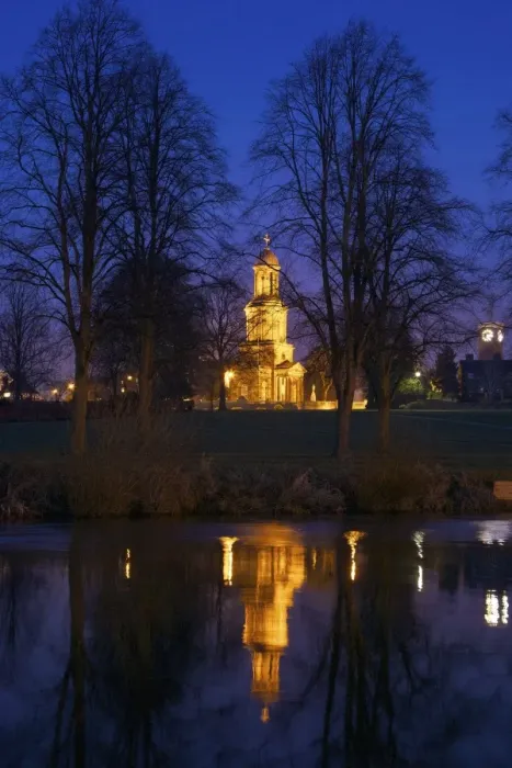 Framed Print : St. Chads church illuminated at night, reflections in River Severn, Quarry Park, Shrewsbury, Shropshire, England, United Kingdom, Europe