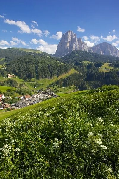 St. Cristina overlooked by Sassolungo Mountain, Gardena Valley, Bolzano Province, Trentino-Alto Adige  /  South Tyrol, Italian Dolomites, Italy, Europe