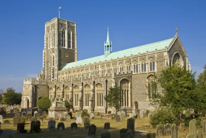 Framed Print : St. Edmund King and Martyr church and graveyard, Southwold, Suffolk, England