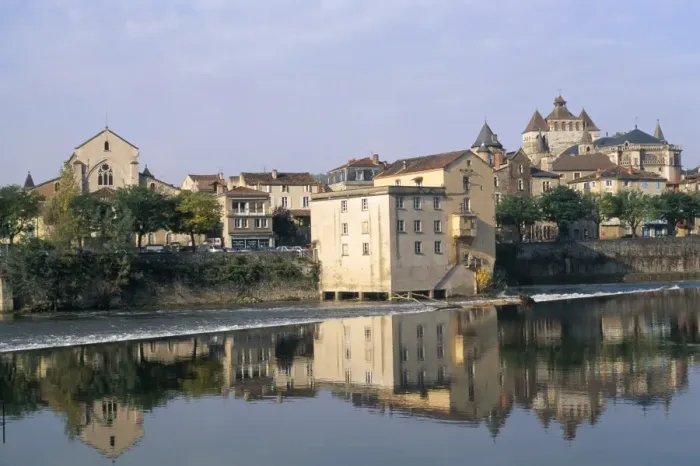 Framed Print : St. James mill and weir on Lot River, town of Cahors, Quercy, Vallee du Lot (Lot Valley) Framed Print : St. James mill and weir on Lot River, town of Cahors, Quercy, Vallee du Lot (Lot Valley)