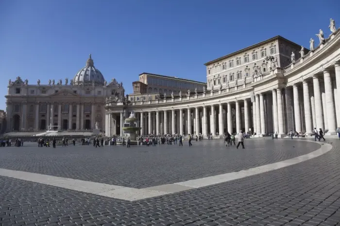 Framed Print : St. Peters basilica and curved row of columns in Piazza San Pietro Framed Print : St. Peters basilica and curved row of columns in Piazza San Pietro