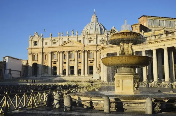 Framed Print : St. Peters Basilica, Piazza San Pietro (St. Peters Square), Vatican City Framed Print : St. Peters Basilica, Piazza San Pietro (St. Peters Square), Vatican City