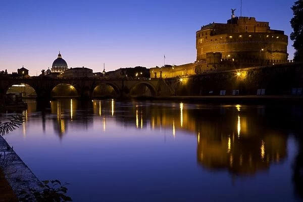 St. Peters Basilica, River Tiber and Castel d Angelo in twilight, Rome, Lazio, Italy, Europe