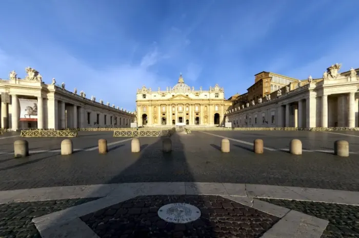 Framed Print : St. Peters and Piazza San Pietro in the early morning, Vatican City, UNESCO World Heritage Site Framed Print : St. Peters and Piazza San Pietro in the early morning, Vatican City, UNESCO World Heritage Site