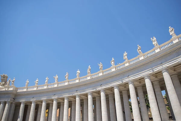 St. Peters Square colonnades, UNESCO World Heritage Site, Vatican, Rome, Lazio
