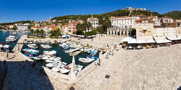St. Stephens Square and old harbour, Hvar Town, Hvar Island, Dalmatian Coast, Adriatic, Croatia, Europe