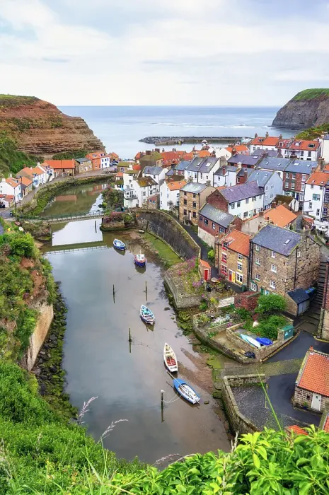 Framed Print : Staithes, a fishing village on the North Yorkshire Coast, England, United Kingdom Framed Print : Staithes, a fishing village on the North Yorkshire Coast, England, United Kingdom