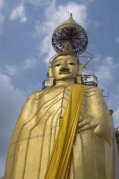 Standing Buddha statue, Wat Intharawihan (Standing Buddha Temple), Bangkok, Thailand, Southeast Asia, Asia