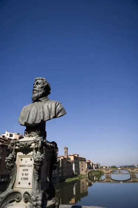 Framed Print : Statue of Benvenuto Cellini on the Ponte Vecchio Bridge Framed Print : Statue of Benvenuto Cellini on the Ponte Vecchio Bridge