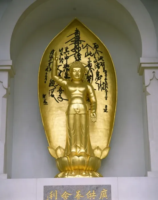 Framed Print : Statue of Buddha at the Buddhist Peace Pagoda, Battersea Park, London, England Framed Print : Statue of Buddha at the Buddhist Peace Pagoda, Battersea Park, London, England