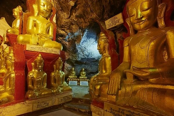 Statue of the Buddha, Shwe Oo Min natural Buddhist cave pagoda, Pindaya, Shan State, Myanmar (Burma), Asia