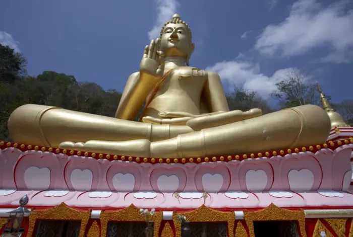 Framed Print : Statue of the Buddha at Wat Thepkachonchit Framed Print : Statue of the Buddha at Wat Thepkachonchit