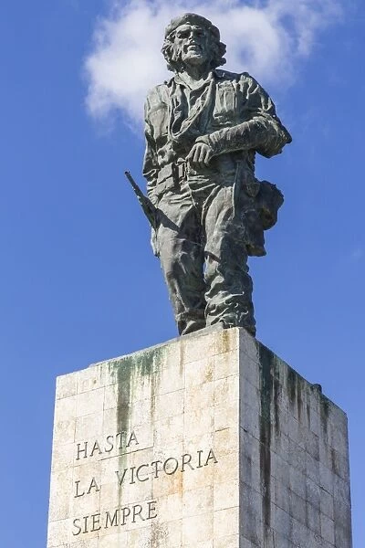 Statue of Che (Ernesto) Guevara on his mausoleum, Santa Clara, Cuba, West Indies, Caribbean, Central America