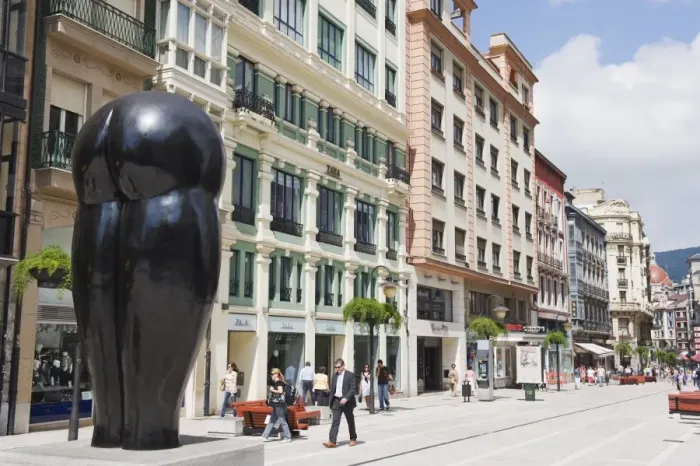 Framed Print : Statue Culis Monumentalibus, by artist Eduardo Urculo, Pelayo Street, Oviedo Framed Print : Statue Culis Monumentalibus, by artist Eduardo Urculo, Pelayo Street, Oviedo