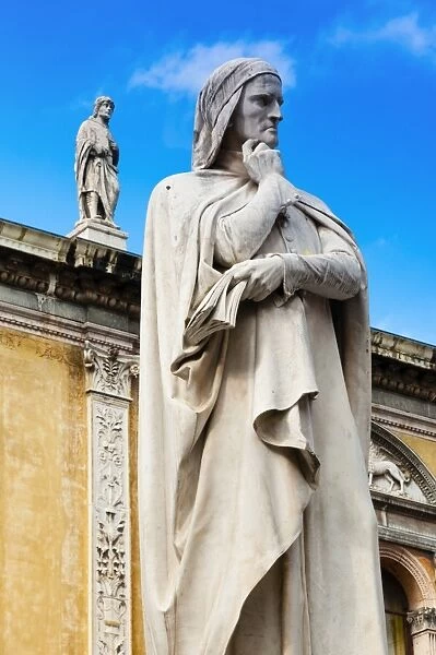 Statue of Dante Alighieri, Piazza dei Signori (Piazza Dante), Verona, UNESCO World Heritage Site, Veneto, Italy, Europe