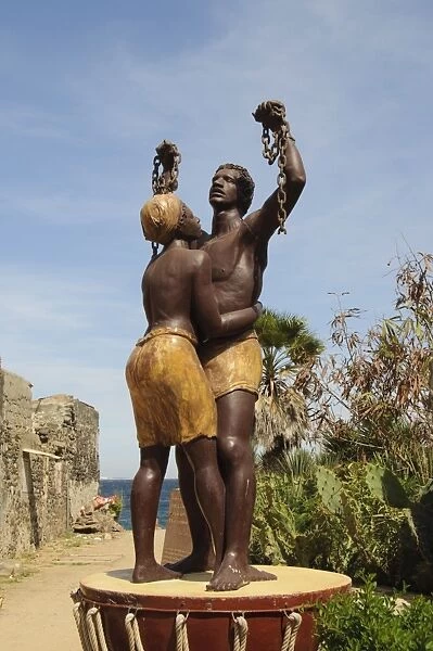 Statue des esclaves, statue commemorationg the freeing of the slaves, the chains are broken