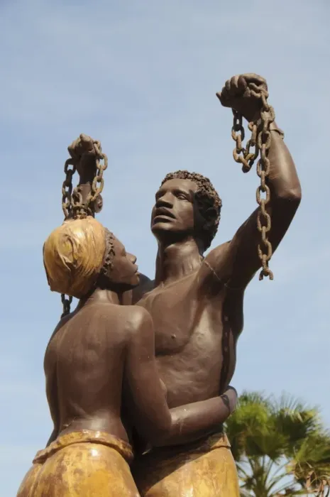 Framed Print : Statue des esclaves, statue commemorationg the freeing of the slaves, the chains are broken Framed Print : Statue des esclaves, statue commemorationg the freeing of the slaves, the chains are broken