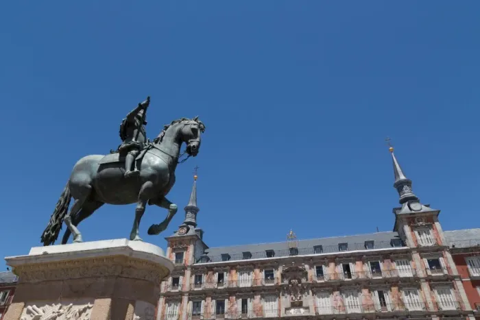 Framed Print : Statue of Felipe III and the painted Casa de la Panaderia in the Plaza Mayor in Madrid Framed Print : Statue of Felipe III and the painted Casa de la Panaderia in the Plaza Mayor in Madrid