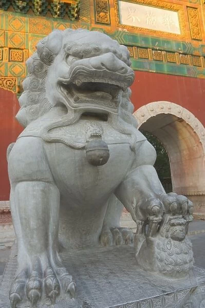 Statue and gate, Beihai Park, Beijing, China, Asia