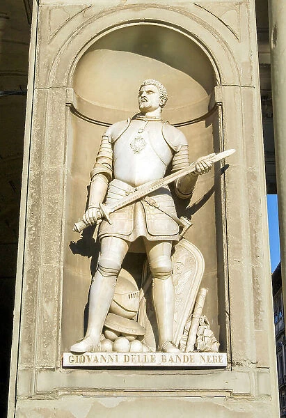 Statue of Giovanni dalle Bande Nere, Uffizi, Florence (Firenze), UNESCO World Heritage Site, Tuscany, Italy, Europe