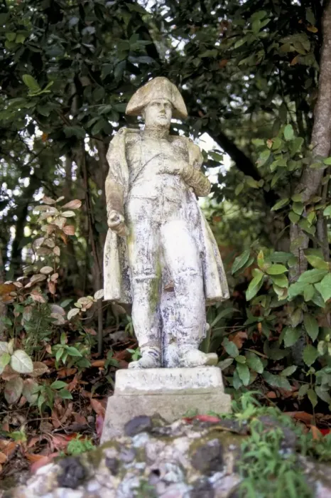 Framed Print : Statue in grounds of Villa Napoleon of San Martino Framed Print : Statue in grounds of Villa Napoleon of San Martino