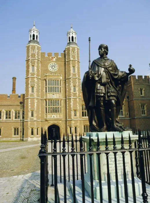 Framed Print : Statue of Henry VI and Luptons Tower, Eton College, Berkshire, England Framed Print : Statue of Henry VI and Luptons Tower, Eton College, Berkshire, England
