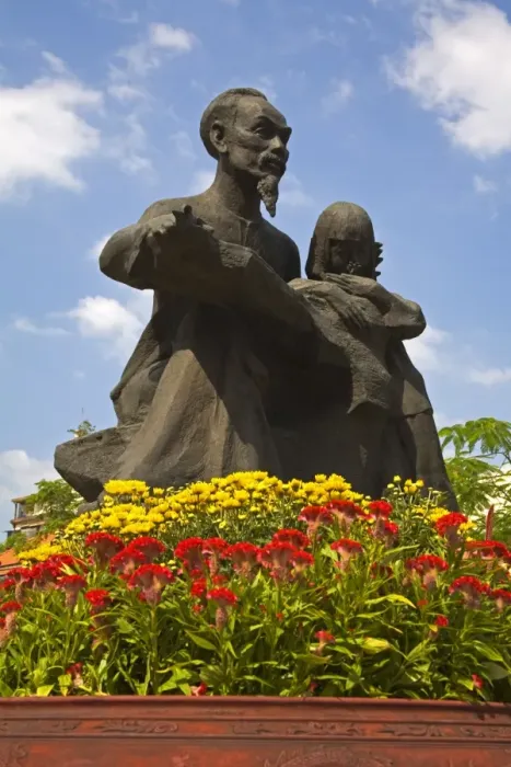 Framed Print : Statue of Ho Chi Minh, Ho Chi Minh City (Saigon), Vietnam, Indochina, Southeast Asia