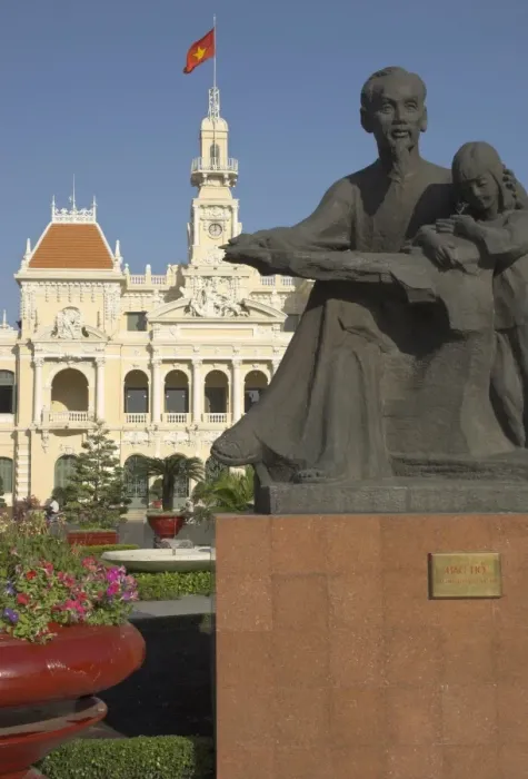 Framed Print : Statue of Ho Chi Minh in front of the Hotel de Ville