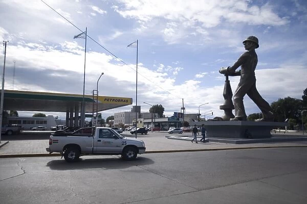 Statue honoring the oil industry and workers of Argentina, Caleta Olivia