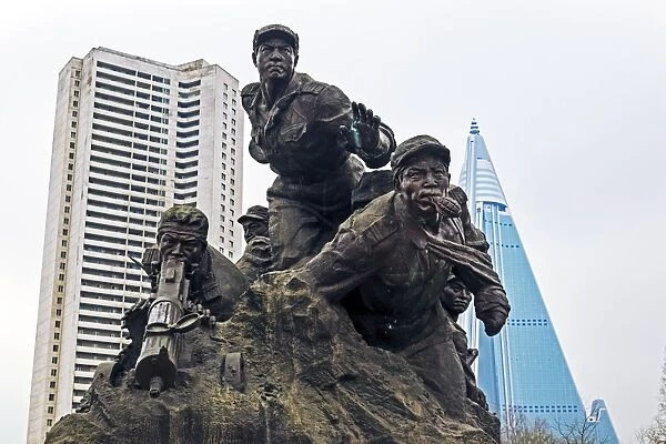 Statue illustrating the War for Independence, Monument to the Victorious Fatherland Liberation war, Pyongyang, Democratic Peoples Republic of Korea (DPRK), North Korea, Asia