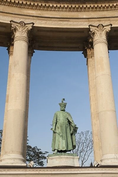 Statue of Istvan Bocskai, Millennium Monument, Hosok Tere (Heroes Square), Budapest, Hungary, Europe