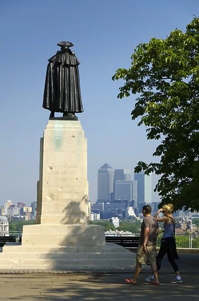 Statue of James Wolfe, Greenwich Park, with Canary Wharf in the background