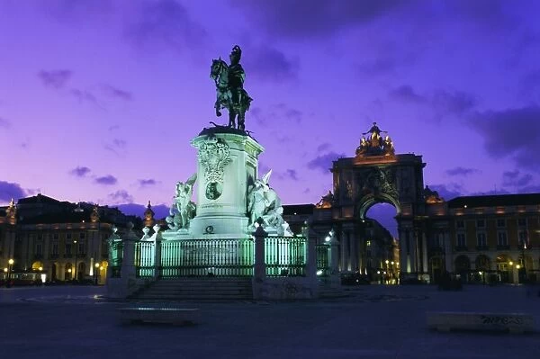 Statue of Jose I and Triumphal Arch