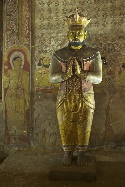 Statue of King Nissanka Malla, 12th century, Dambulla Cave Temple, UNESCO, World Heritage Site, Sri Lanka, Asia
