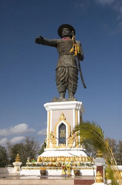 Statue of King Sisavang, Vientiane, Laos, Indochina, Southeast Asia, Asia