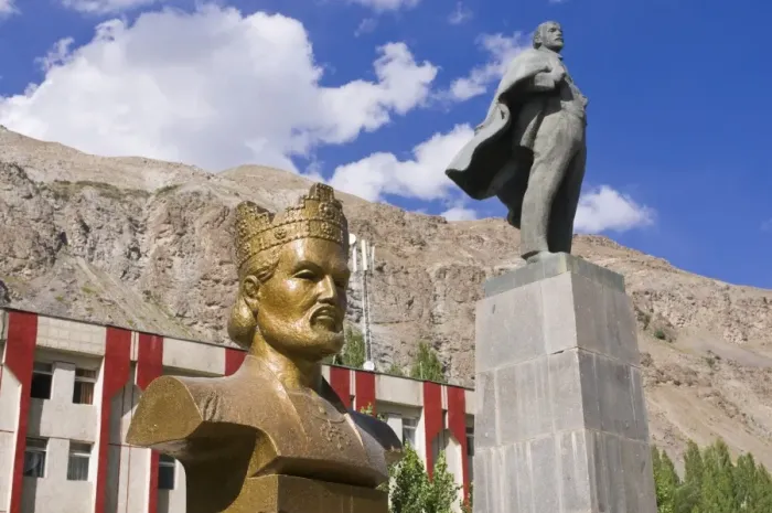 Framed Print : Statue of Lenin, Communism, Khorog, Tajikistan, Central Asia, Asia Framed Print : Statue of Lenin, Communism, Khorog, Tajikistan, Central Asia, Asia