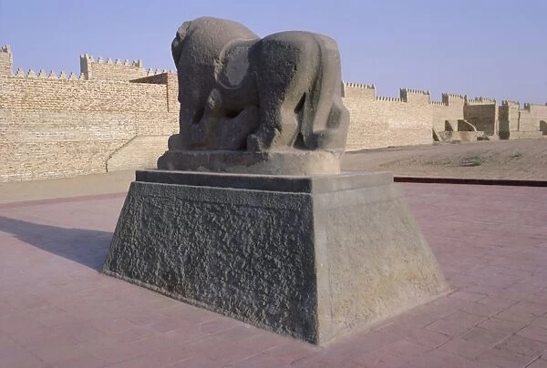 Statue of a lion overpowering a man