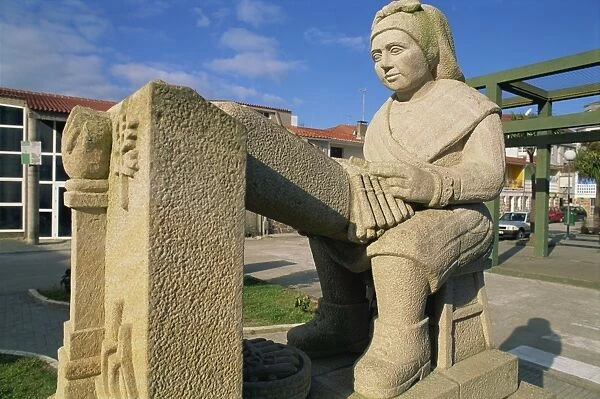 Statue of a Palilleira (lace-maker), Camarinas, Galicia, Spain, Europe
