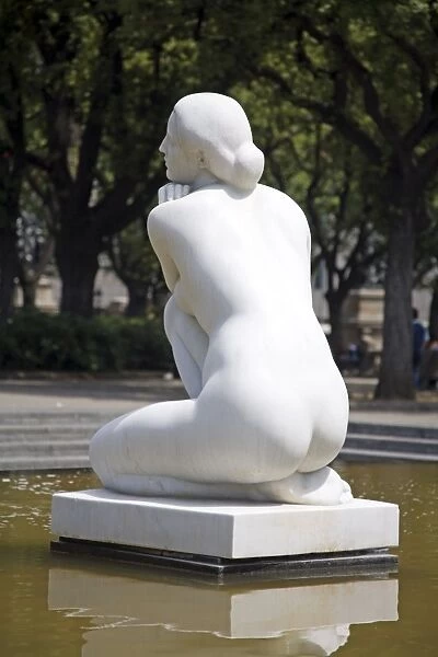 Statue in Placa de Catalunya
