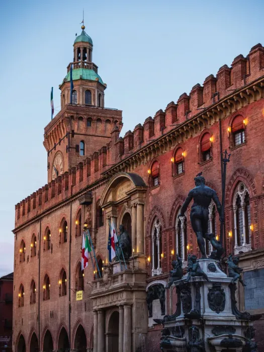 Framed Print : The statue of Poseidon with Palazzo D Accursio in the background, Piazza Maggiore