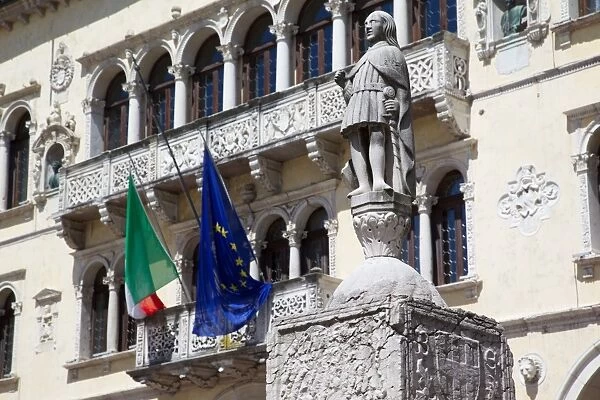 Statue and Post Building, Piazza dei Duomo, Belluno, Province of Belluno, Veneto, Italy, Europe