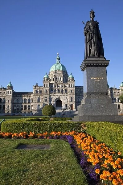 Statue of Queen Victoria and Parliament Building, Victoria, Vancouver Island