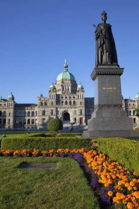 Framed Print : Statue of Queen Victoria and Parliament Building, Victoria, Vancouver Island Framed Print : Statue of Queen Victoria and Parliament Building, Victoria, Vancouver Island