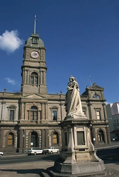 Statue of Queen Victoria and Town Hall, Ballarat, Victoria, Australia, Pacific