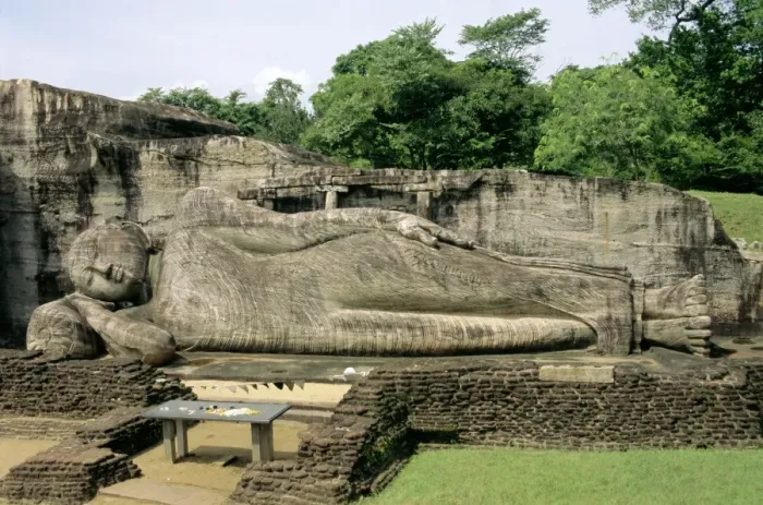Framed Print : Statue of the reclining Buddha, attaining nirvana Framed Print : Statue of the reclining Buddha, attaining nirvana