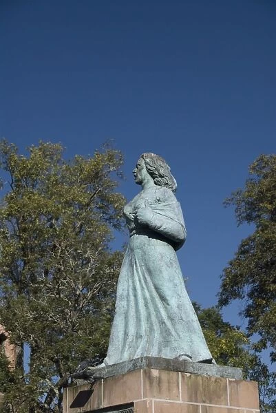 Statue of revolutionary heroine Gertrudis Bocanegra, Plaza Gertrudis Bocanegra