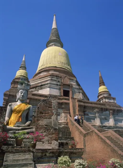Framed Print : Statue of a seated Buddha below the temple of Wat Yai Framed Print : Statue of a seated Buddha below the temple of Wat Yai